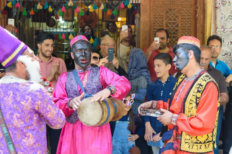 دلقکِ ایزدان یا میراثِ بردگان